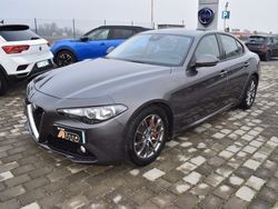 Grigio scuro metallizzato Usata 2017 Alfa Romeo Giulia Super Tre volumi | 25.390 € (Molto cara)