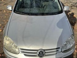 Grigio Usata 2004 VW Golf V Tre volumi | 2500 € (Buon prezzo)