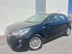 Nero Usata 2017 Kia Rio Active Tre volumi | 9300 € (Buon prezzo)