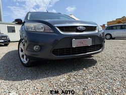 Grigio Usata 2011 Ford Focus Station wagon | 5850 € (Molto cara)