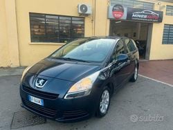 Blu Usata 2011 Peugeot 5008 Monovolume | 4300 € (Buon prezzo)