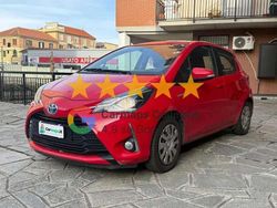 Rosso Usata 2017 Toyota Yaris Hybrid Cool Tre volumi | 8000 € (Ottimo prezzo)