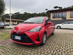 Rosso Usata 2017 Toyota Yaris Hybrid Active Tre volumi | 7000 € (Buon prezzo)