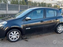 Nero Usata 2010 Renault Clio II Dynamique Tre volumi | 2300 € (Ottimo prezzo)