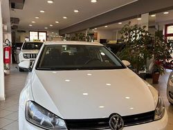 Bianco Usata 2016 VW Golf VII Comfortline Tre volumi | 13.900 € (Molto cara)