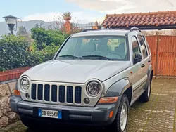 Usata 2005 Jeep Cherokee Sport SUV | 6500 € (Buon prezzo)