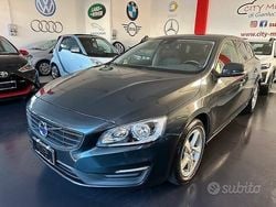 Grigio Usata 2017 Volvo V60 Momentum Station wagon | 10.950 € (Buon prezzo)
