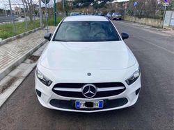 Bianco Usata 2019 Mercedes A180 Tre volumi | 21.300 € (Buon prezzo)