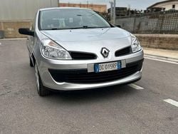 Grigio Usata 2005 Renault Clio II Tre volumi | 3350 € (Buon prezzo)