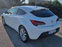 Bianco Usata 2012 Opel Astra GTC Cosmo Coupé | 7500 €