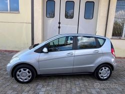 Argento Usata 2010 Mercedes A160 Elegance Tre volumi | 4200 € (Buon prezzo)