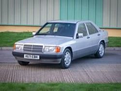 Argento Usata 1992 Mercedes 190 Tre volumi | 14.892 €