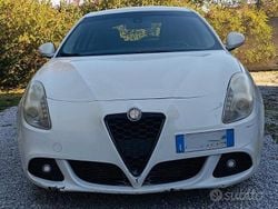 Bianco Usata 2013 Alfa Romeo Giulietta Tre volumi | 4000 € (Super prezzo)