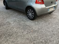 Grigio Usata 2006 Toyota Yaris Due volumi | 5500 € (Molto cara)