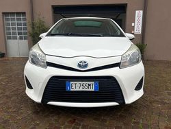 Bianco Usata 2014 Toyota Yaris Hybrid Lounge Tre volumi | 5500 € (Ottimo prezzo)
