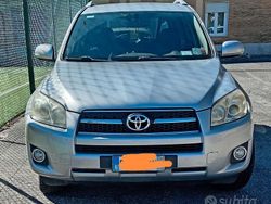 Grigio Usata 2009 Toyota RAV4 Station wagon | 5800 € (Buon prezzo)