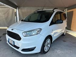 Bianco Usata 2017 Ford Tourneo Courier Titanium Monovolume | 4999 € (Molto cara)
