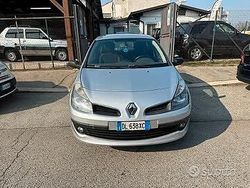 Grigio Usata 2007 Renault Clio II Tre volumi | 1490 € (Buon prezzo)