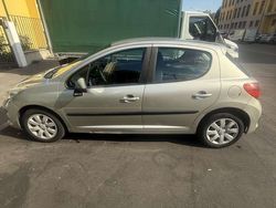 Usata 2007 Peugeot 207 Tre volumi | 2600 € (Ottimo prezzo)