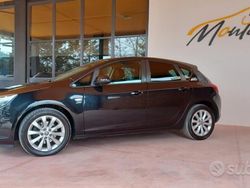 Nero Usata 2014 Opel Astra Due volumi | 6300 € (Buon prezzo)