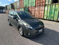 Grigio Usata 2011 Peugeot 5008 Premium Monovolume | 2500 € (Super prezzo)