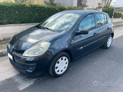 Usata 2006 Renault Clio II Due volumi | 2200 € (Buon prezzo)