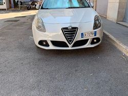 Bianco Usata 2011 Alfa Romeo Giulietta Tre volumi | 5500 € (Buon prezzo)