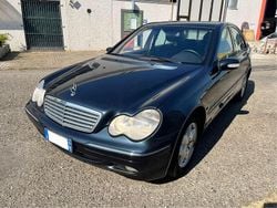 Blu Usata 2002 Mercedes C220 Elegance Tre volumi | 2500 € (Buon prezzo)