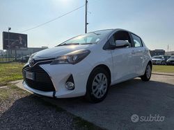 Bianco Usata 2017 Toyota Yaris Lounge Tre volumi | 11.000 € (Buon prezzo)