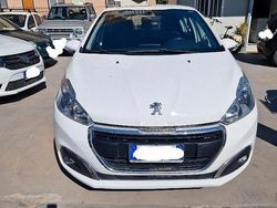 Bianco Usata 2016 Peugeot 208 Active Due volumi | 8500 € (Molto cara)