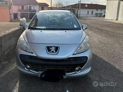 Usata 2008 Peugeot 207 Cabrio | 1750 €