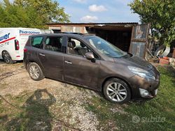 Marrone Usata 2009 Renault Scénic III Monovolume | 1000 € (Buon prezzo)