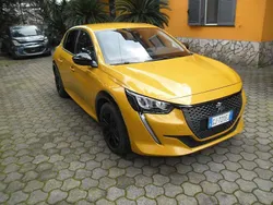 Giallo Usata 2022 Peugeot e-208 Allure Due volumi | 18.500 € (Buon prezzo)