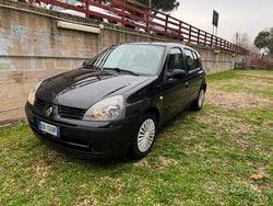 Nero Usata 2006 Renault Clio II Dynamique Tre volumi | 1990 € (Ottimo prezzo)