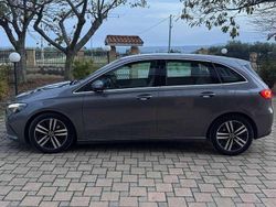Grigio Usata 2022 Mercedes B180 Monovolume | 27.000 €