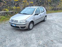 Grigio Usata 2007 Fiat Punto Tre volumi | 3400 € (Molto cara)