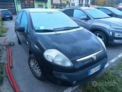 Grigio Usata 2010 Fiat Grande Punto Due volumi | 2500 € (Buon prezzo)