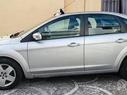 Grigio Usata 2008 Ford Focus Tre volumi | 1999 € (Ottimo prezzo)