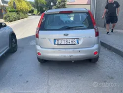 Usata 2007 Ford Fiesta Due volumi | 2500 € (Buon prezzo)