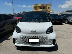 Bianco pastello Usata 2021 Smart ForTwo Electric Drive Passion Due volumi | 14.800 € (Molto cara)