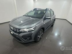 Grigio Nuova 2025 Dacia Sandero Expression Tre volumi | 17.490 € (Buon prezzo)