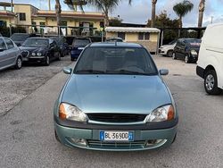 Verde Usata 2000 Ford Fiesta Tre volumi | 1600 €