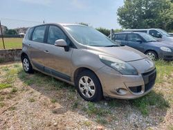 Beige Usata 2010 Renault Scénic III Monovolume | 2400 € (Buon prezzo)