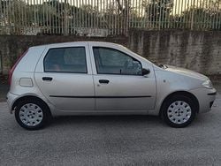Grigio Usata 2005 Fiat Punto Active Due volumi | 1800 € (Buon prezzo)