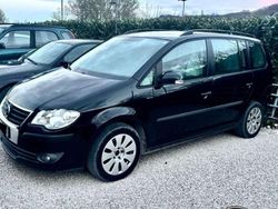 Nero Usata 2008 VW Touran Monovolume | 3000 € (Buon prezzo)