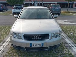 Grigio Usata 2001 Audi A4 Tre volumi | 3300 € (Molto cara)