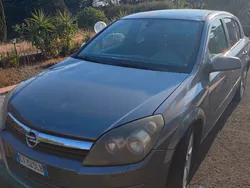 Usata 2005 Opel Astra Tre volumi | 1000 € (Buon prezzo)
