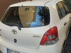 Bianco Usata 2010 Toyota Yaris Due volumi | 2900 € (Buon prezzo)