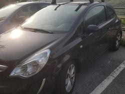 Nero Usata 2012 Opel Corsa Edition+ Tre volumi | 2600 € (Buon prezzo)