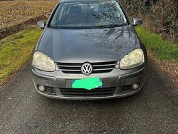 Usata 2004 VW Golf V Tre volumi | 500 €